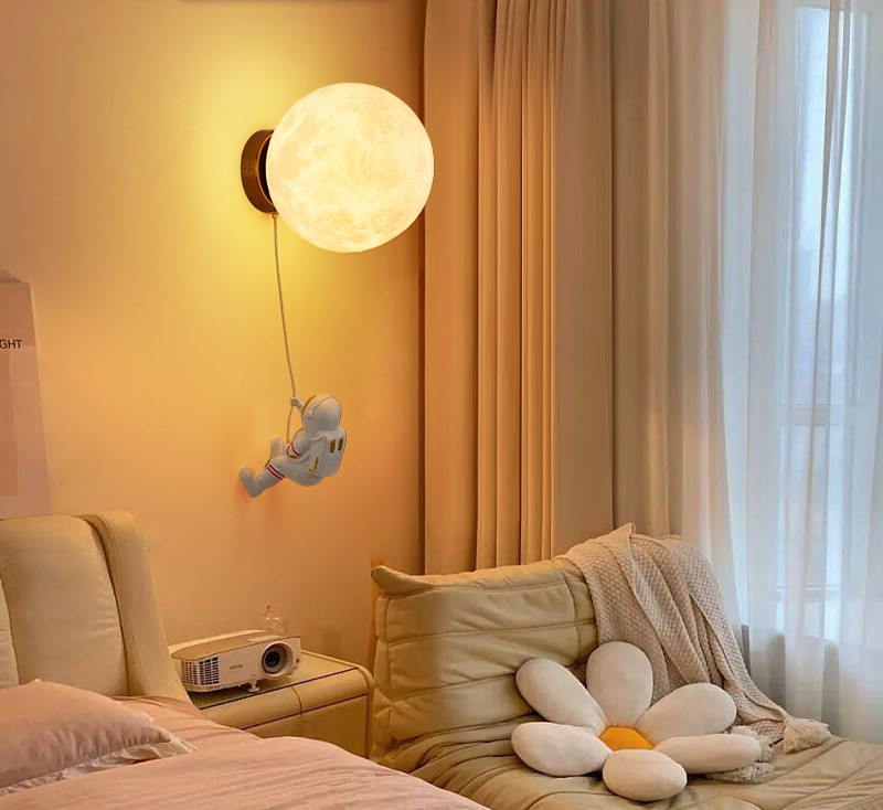 Children's room astronaut moon lamp 12 02